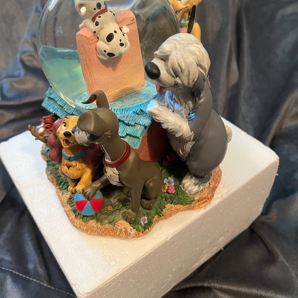 Vintage Disney dogs music box globe - Picture 4 of 9